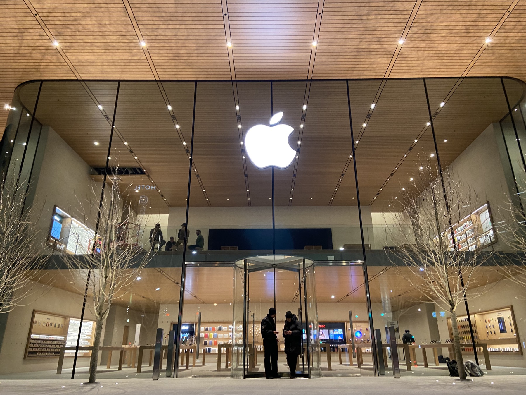 Apple Pacific Centre · Entrance and ceiling detail